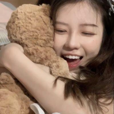 盛开的樱花林下